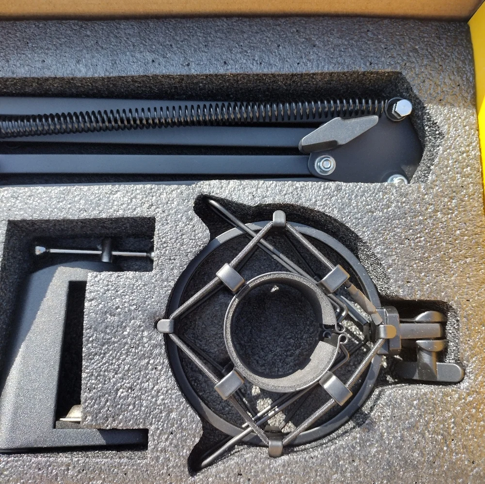 MAONO podcasting microphone mic and desk mount kit AU-AO4 streaming boom arm
